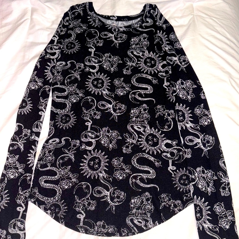 NO BOUNDARIES long sleeve cropped